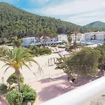 Apartamentos Cala Llonga