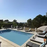 Villa With Pool And Sea Views