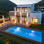 Villa In Ibiza Town Sleeps 10 - Ses Llaneres