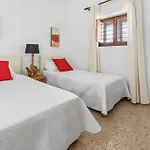 8 Guests Large Villa Near Bossa Beaches & Airport