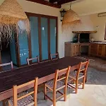 Casa Bet Con Piscina Y Jardin.