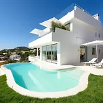Charming Villa In Delightful Gateway