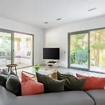 Modern Holiday Home With Sunset Views