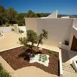 Modern Holiday Home With Vast Terracing
