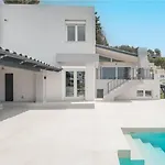 Luxury Private Villa Nube