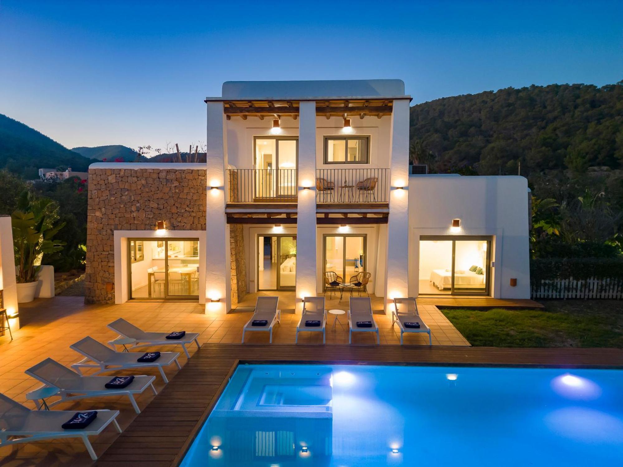 Vila In Sleeps 10 To 12 Guests