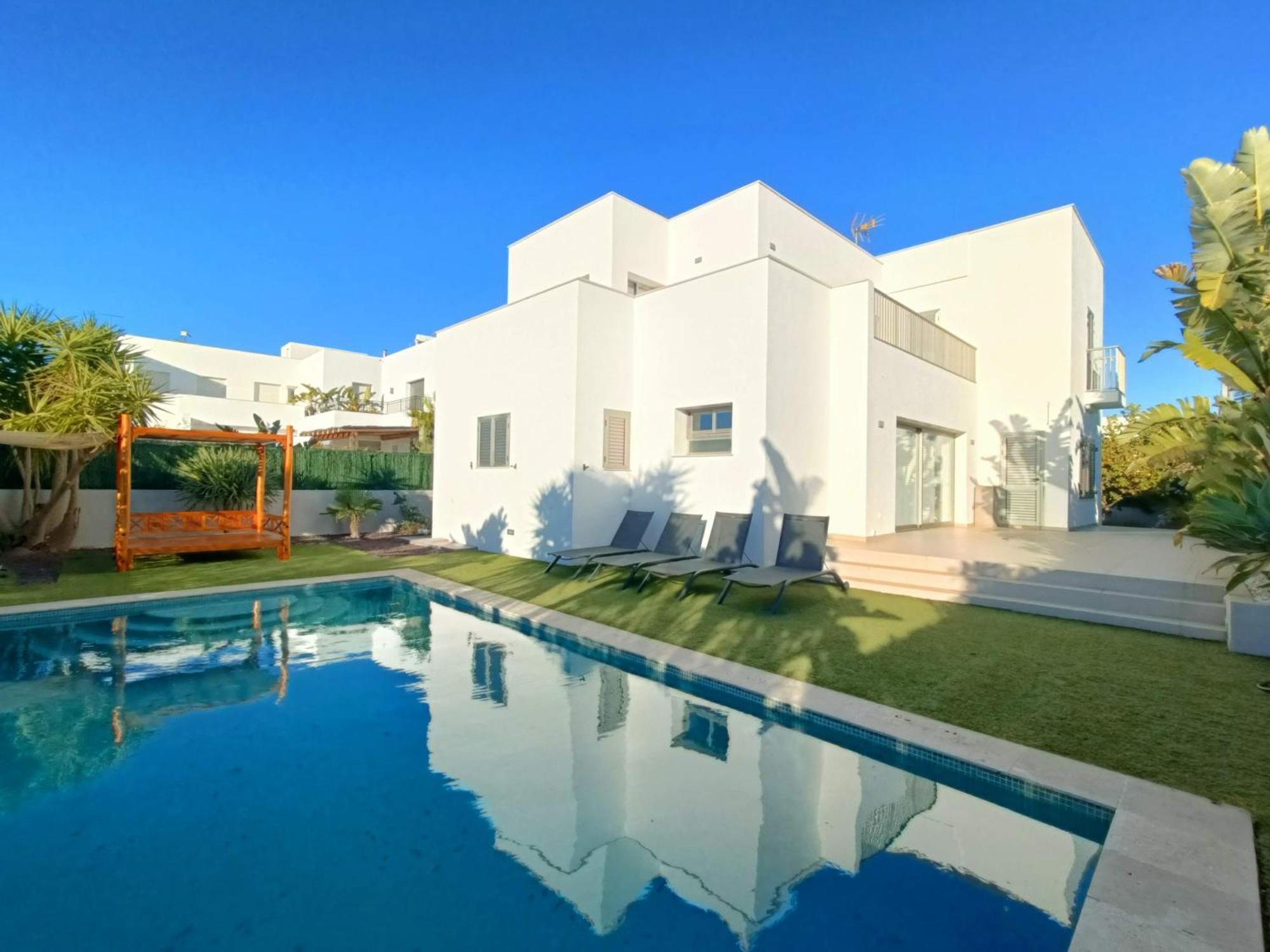 Moderna Casa Con Piscina Privada Feriehus