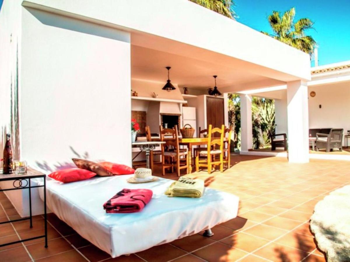 Ideally Located With Pool A Short Drive From Ibiza Town And The Beach Vila